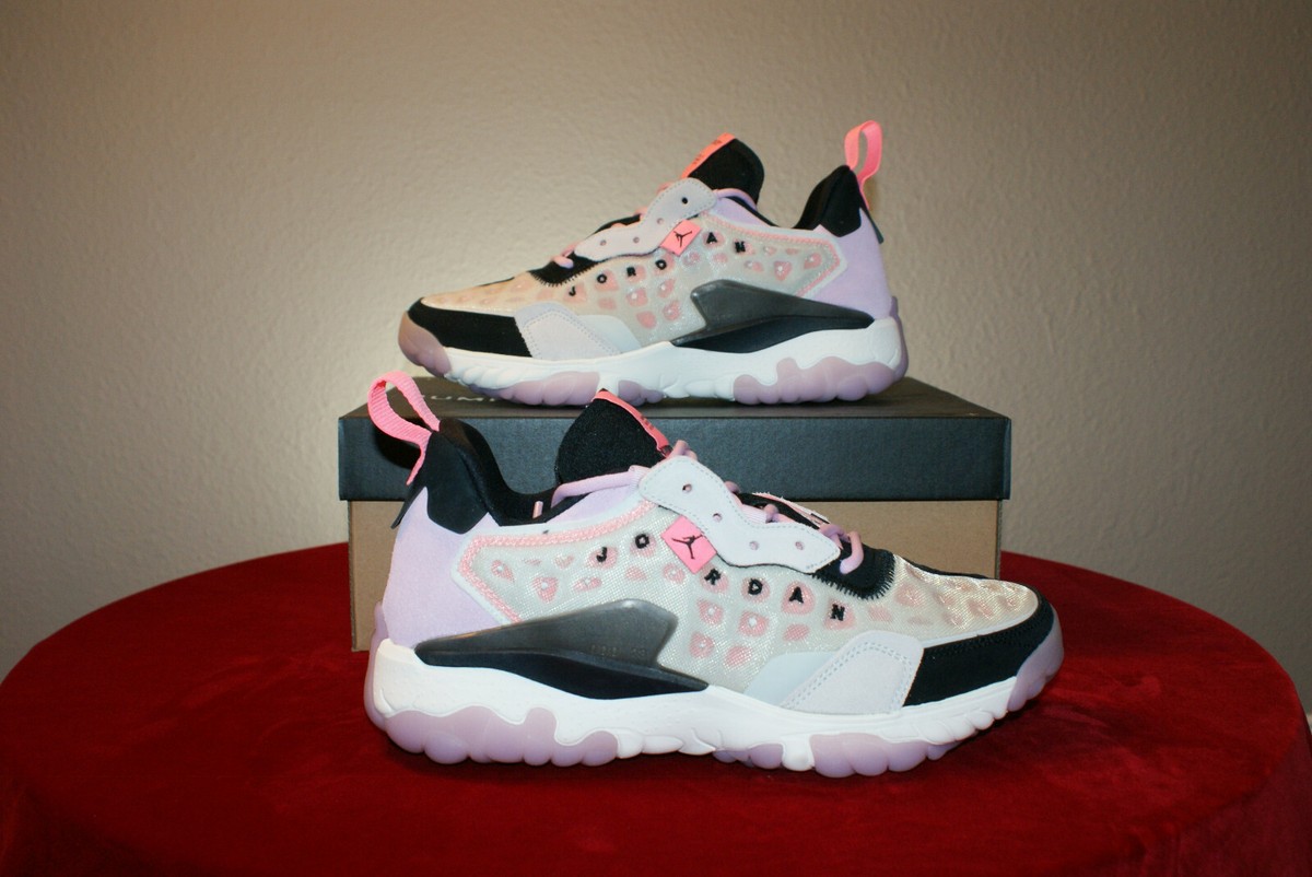 JORDAN DELTA 2 / Men's Size: 9.5 / Women's Size 11