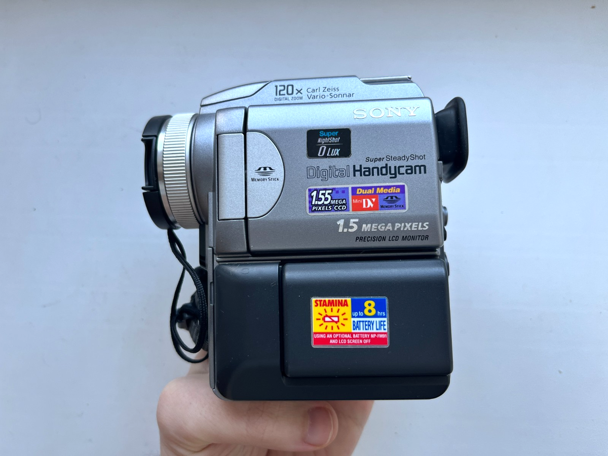Sony Handycam DCR-PC115 PAL Mini DV Camcorder VCR Player Video