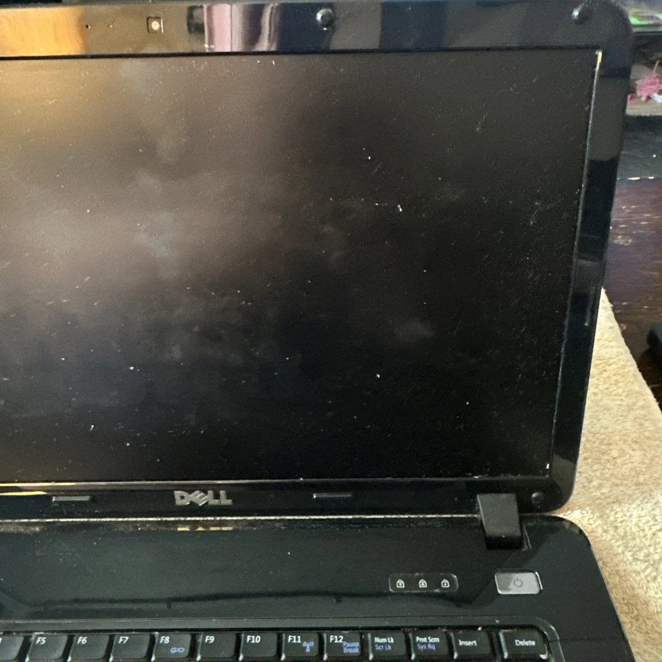 Dell Vostro 1015 15.6” Core 2 Duo 2GB RAM 250GB HDD Windows 7 - Image 4 of 4