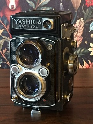Yashica MAT-124 Classic Twin-Lens Reflex Medium Format Camera w/Leather Case