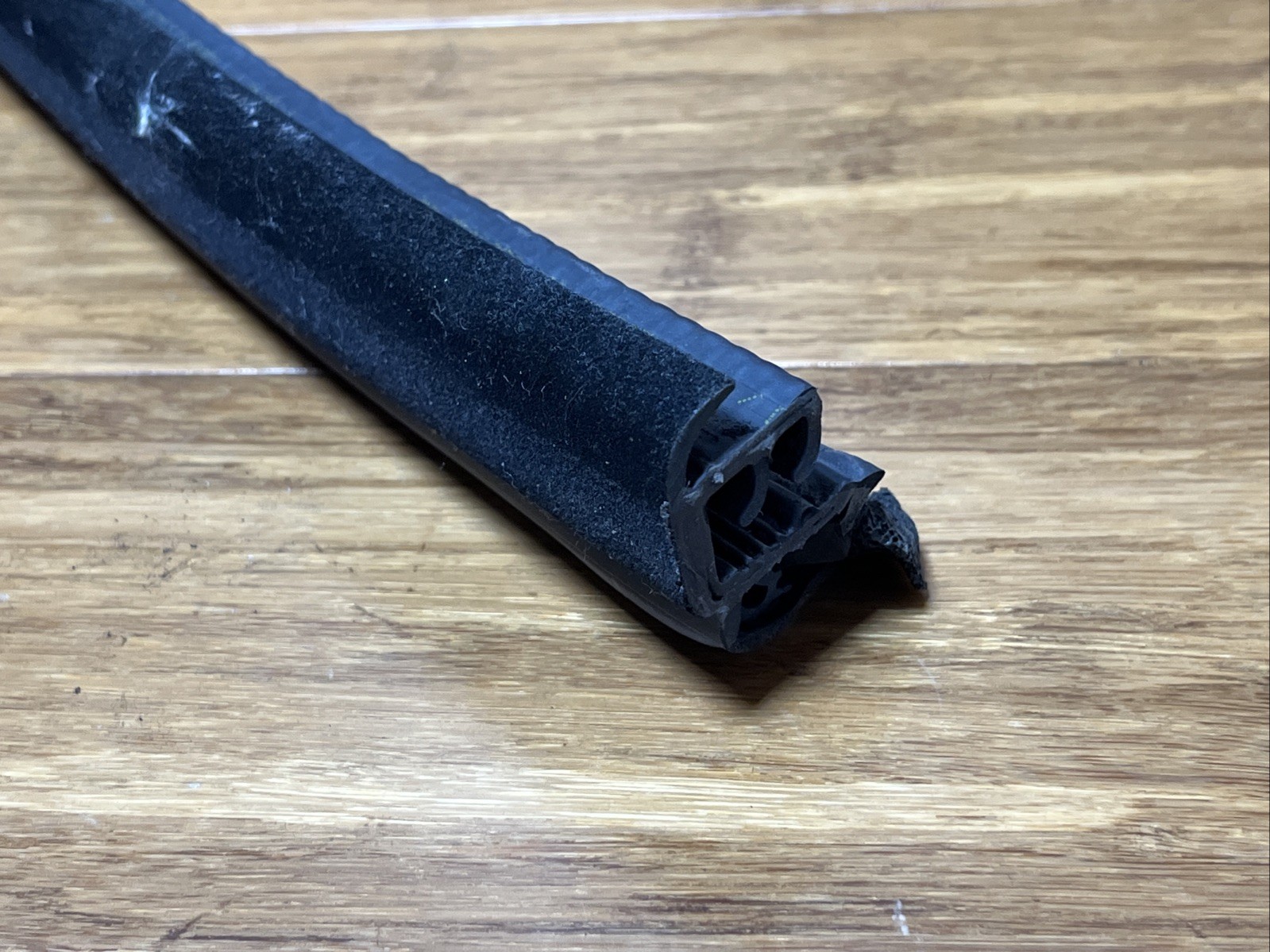 2017-2023 Rolls Royce Dawn RR6 Right Lower Door Edge Protection Seal OEM NOTE
