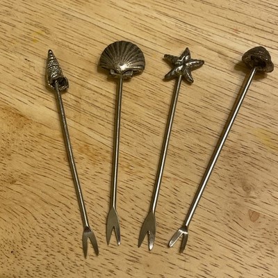 Pier 1 silberfarbene Meeresmuschel 4 Cocktail Hors D'oeuvres Vorspeise Gabeln Plektren
