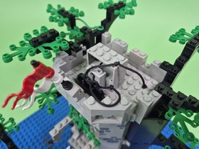 LEGO Castle (6077) Forestmen&rsquo;s River Fortress - 94% Complete - READ DESCRIPTION 