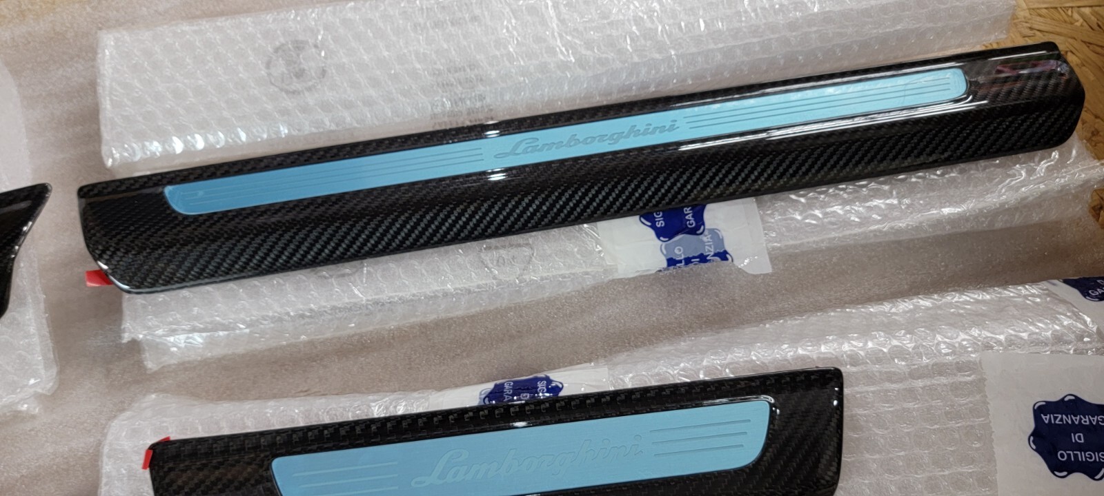 LAMBORGHINI URUS CARBON FIBER DOOR STEP KICK PLATES SCUFF PLATE SET OEM NEW!