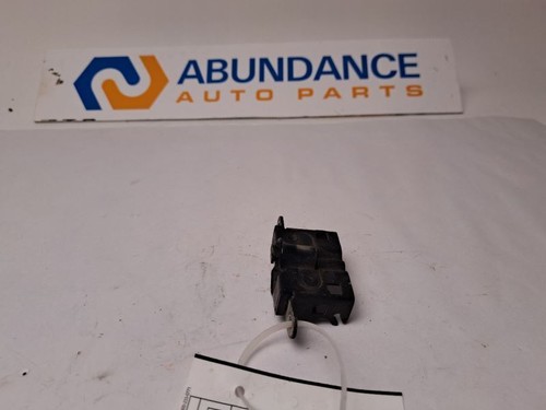 LOWER HOOD CATCH RIGHT SIDE fits MERCEDES-BENZ 400 S-CLASS 1994 - 1999 - Picture 4 of 12