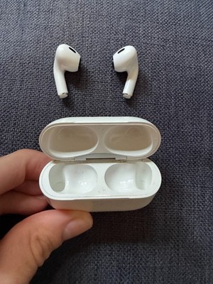 AirPods pro2 MagSafe対応（USB-C) A3048 Apple AirPods Pro 2nd Gen USB-C A3048 MagSafe Case - Works Great