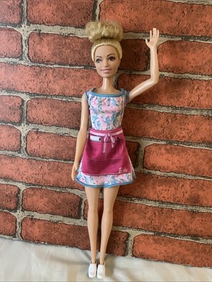 Barbie Mattel 2015 Cook N Grill Restaurant Blonde Hair Bun, Reposition-able