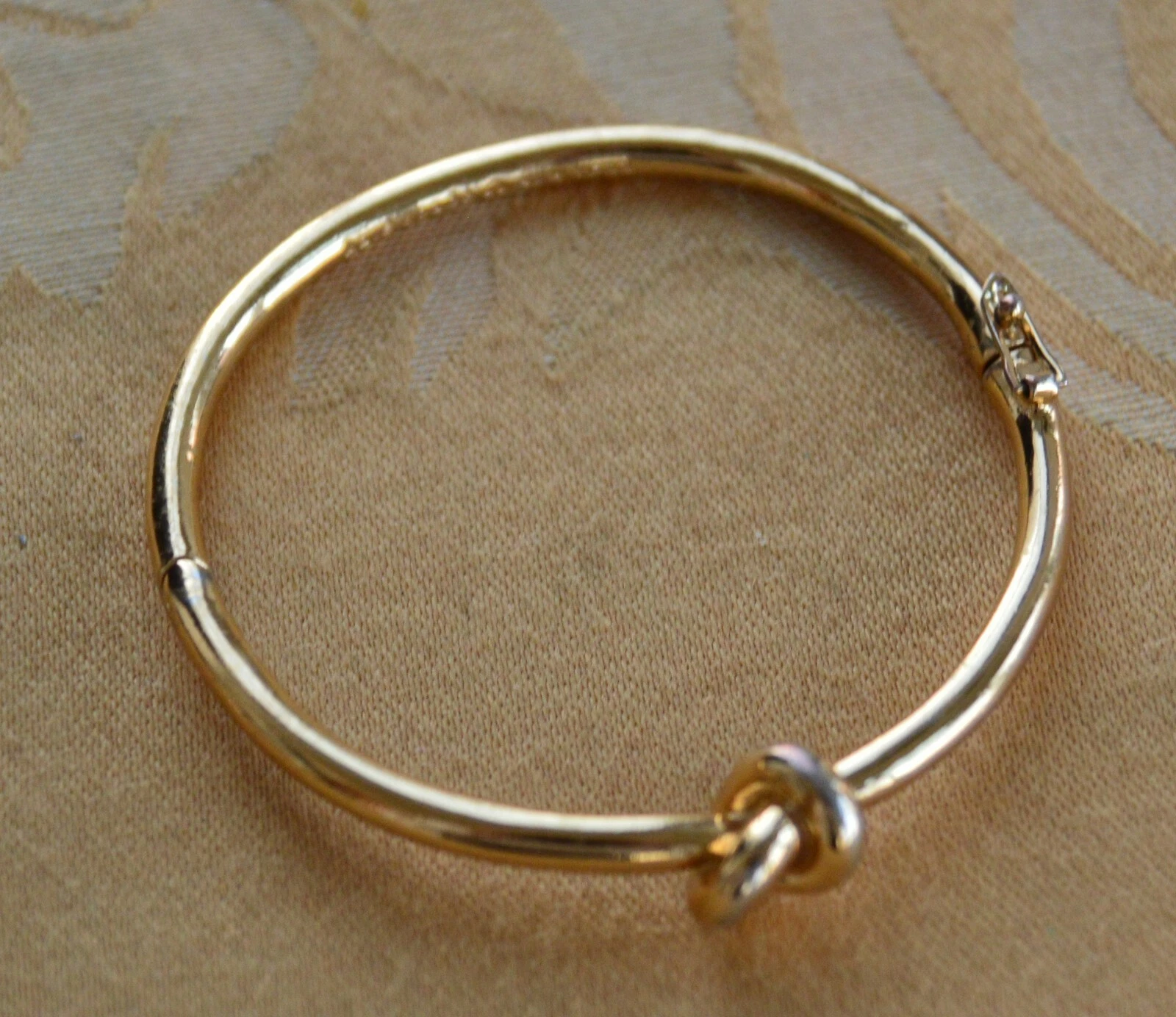 Bracciale Kate Spade con nodo placcato oro