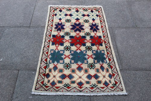 Vintage Hand Made Traditional Rug Oriental Cotton White Red Small Rug 123x69cm
