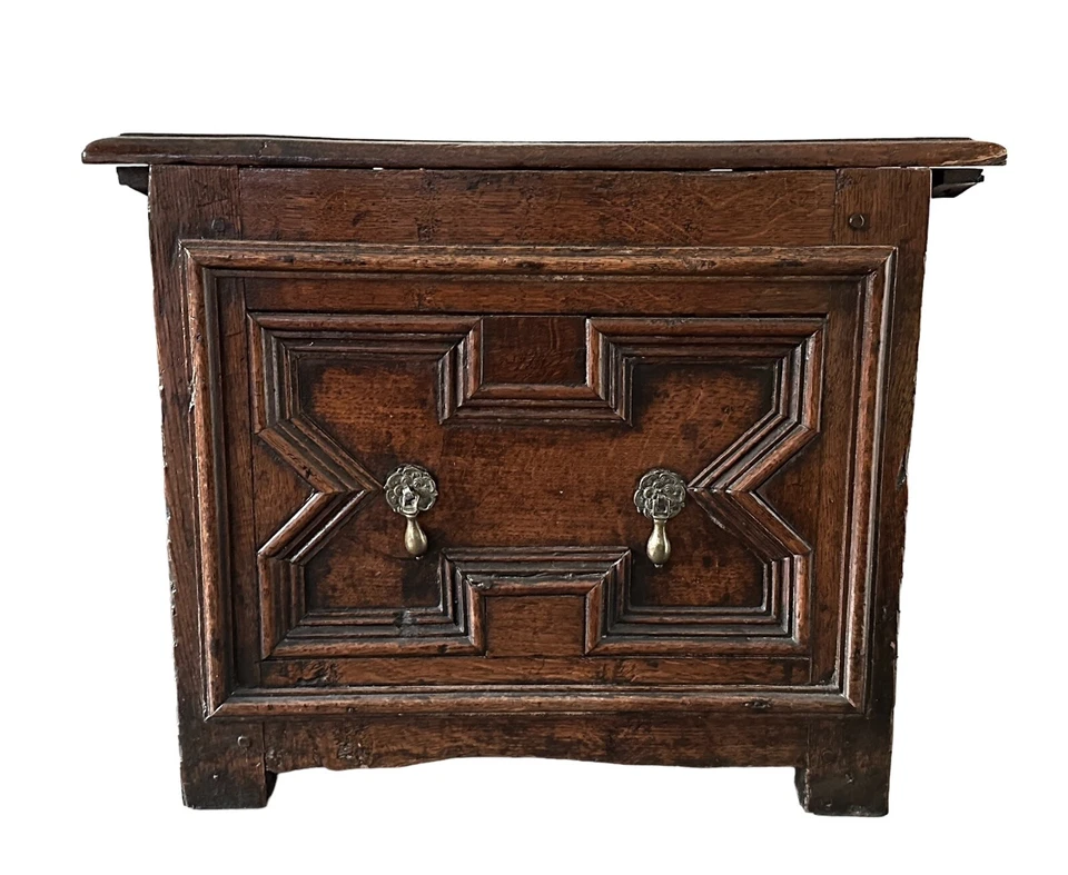 Cofre de roble inglés siglo XVII Foto 2 de 4