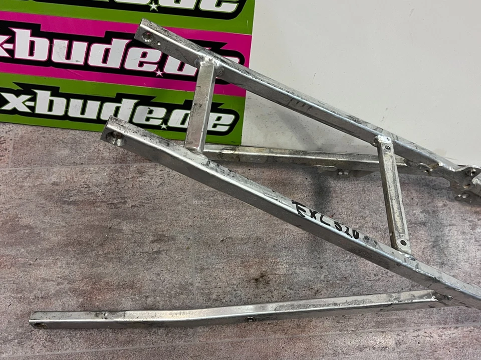 Brazo oscilante KTM EXC 520 540 brazo oscilante exc 450 50304030150 125 250 300 Foto 2 de 4