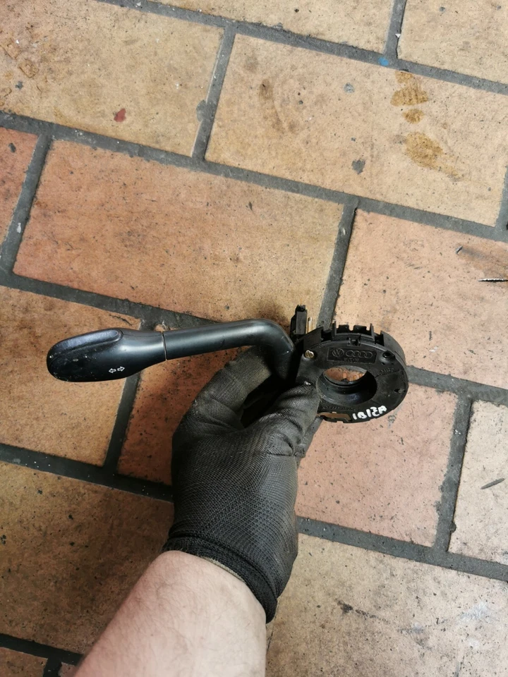 Originale Seat Ibiza II 6K Leva Comando Indicatori di Direzione Interruttore - Immagine 2 di 4