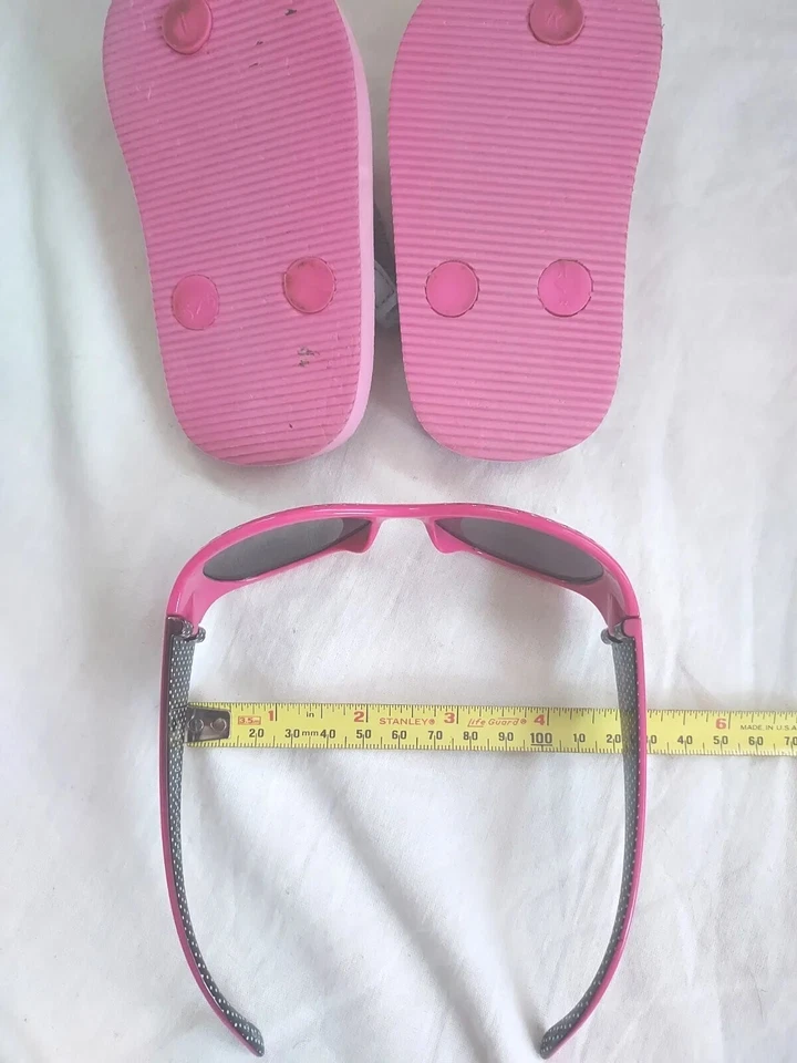 Chanclas rosa hello kitty para niñas pequeñas correa al tobillo turquesa 5/6 y gafas de sol Foto 2 de 3