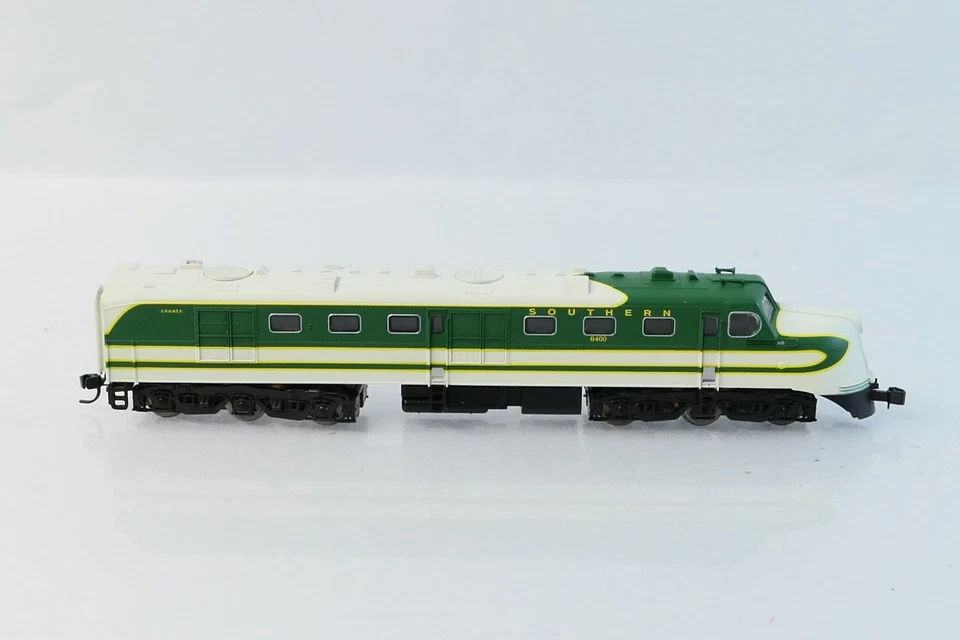 Life Like 7748 HO Scale DC Locomotive Southern Pacific 6405 F7 - Image 2 of 4