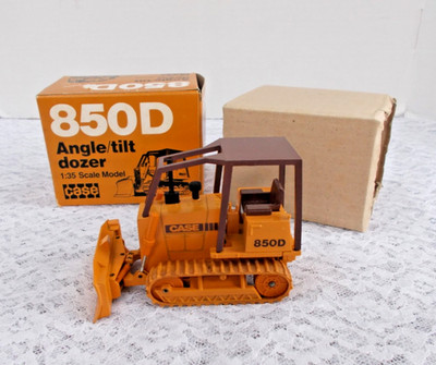 N.O.S. Case Angle/Tilt Dozer 1:35 Scale Diecast W/Rubber Tracks #850D W. Germany
