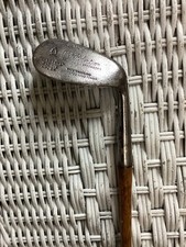 Antique Hickory Wood Shaft Hendry Bishop Cardinal Mashie Niblick Golf Club C7