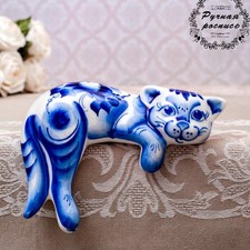 Grande Statuette Chat couché porcelaine russe Gjel - Chat porcelaine peint main