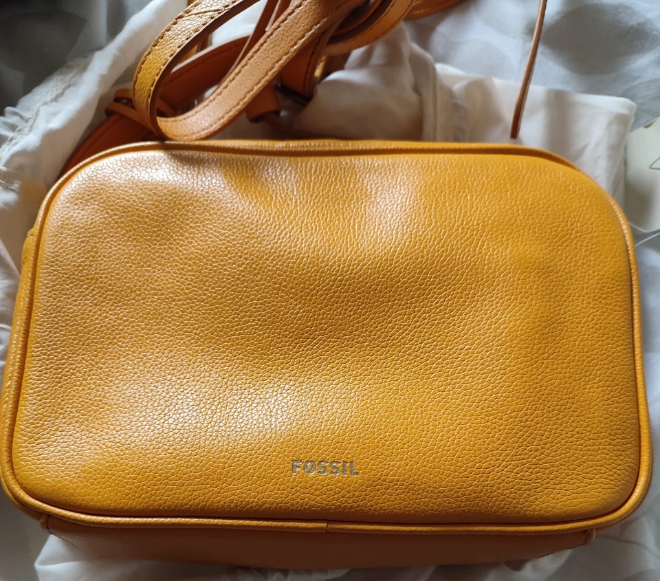 Fossil Women's Brennon Camera Bag Golden Yellow Leather RRP £159 BNWT Dustbag - Image 2 of 4