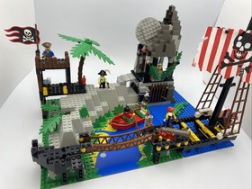 Lego Pirates 6281 Pirates Perilous Pitfall - w/ Minifigs & Manual! 99% Complete