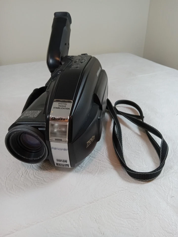 Quasar Palmcorder Camcorder VHS-C Model # VM-L152 Untested No Charger Parts Only - Image 2 of 4