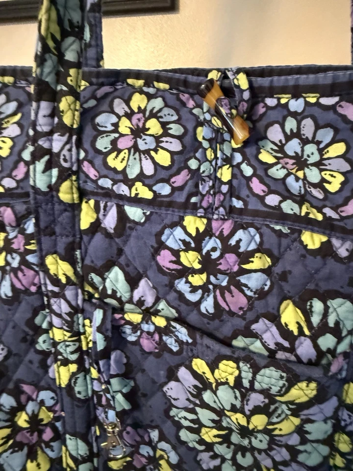 Vera Bradley Tote Indigo Pop Toggle Closure Blue Flower Book Shoulder Beach Bag - Image 3 of 4