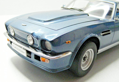 AUTOart 1:18 Aston Martin V8 Vantage 1985 Chichester Blue 70223 OVP -sehr selten