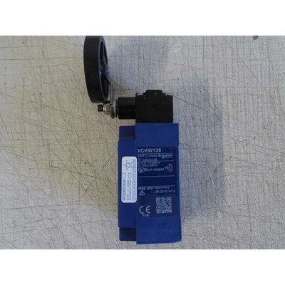 Telemecanique XCKW139 Limit Switch Plastic Roller Ø 50 mm, Lever