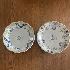 Lot de 2 assiettes décoratives en céramique bords festonnés motifs floraux