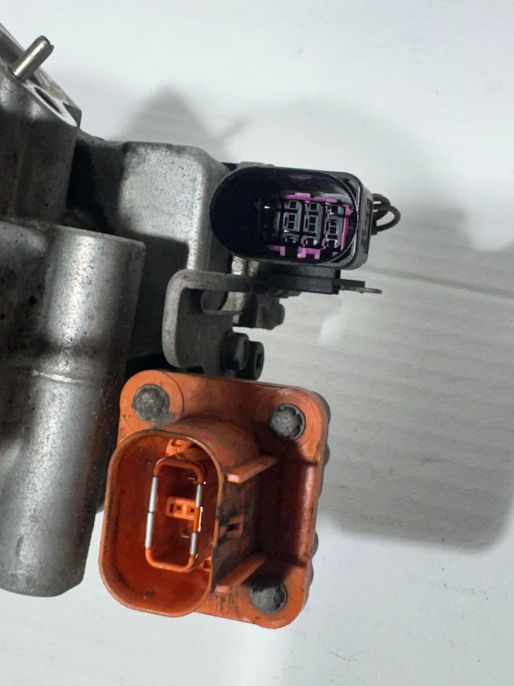 Volkswagen Jetta 2013-2016 híbrido compresor de aire acondicionado 5C0820803F fabricante de equipos originales usado Foto 4 de 4