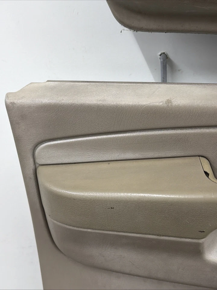 Комплект дверных панелей 03–14 Chevy Express GMC Savana 2500 3500 желтовато-коричневые от оригинального производителя - Изображение 3 из 4