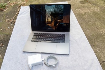 Apple MacBook Pro 16  2021 - M1 Pro, 1TB Speicher, 16GB RAM