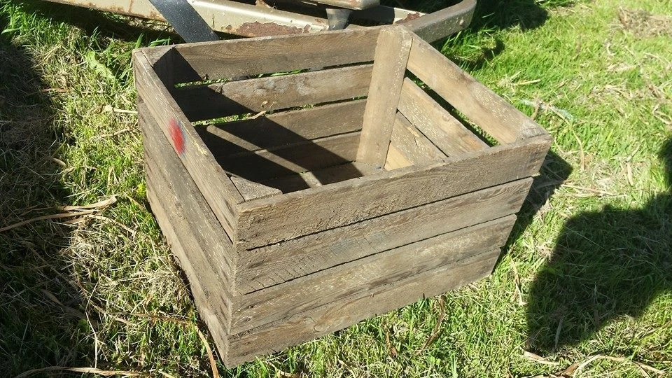 10 x Vintage Wooden Apple/Fruit Crate, Rustic Old Bushel Box Shabby Chic Storage - Image 4 of 4