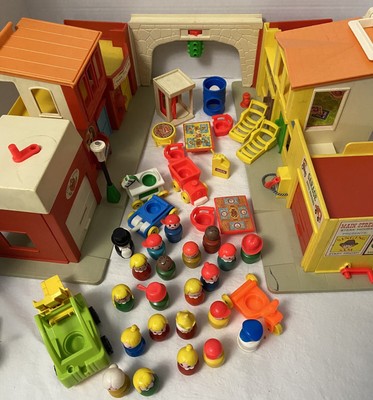 Vintage Fisher Price Little People Play Family Village 997 W Extras 22 People Ebay