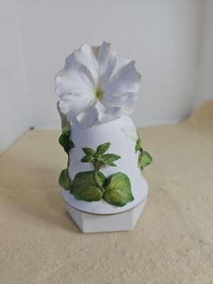 1983 Franklin Mint White Cascade Petunia Bell Bone China By Jeanne Holgate I Sm