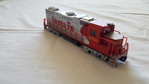 Life Like Santa Fe GP-38 Diesel Locomotive #3500 - Picture 5 of 10