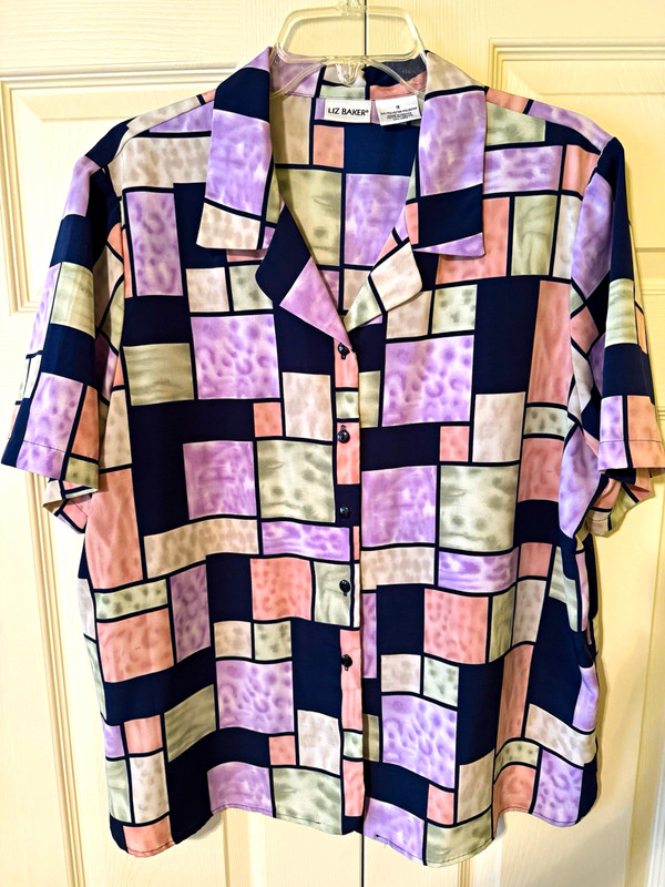 Liz Baker Women's Plus 18 Woven Polyester Button-Up Collared Geometric Top