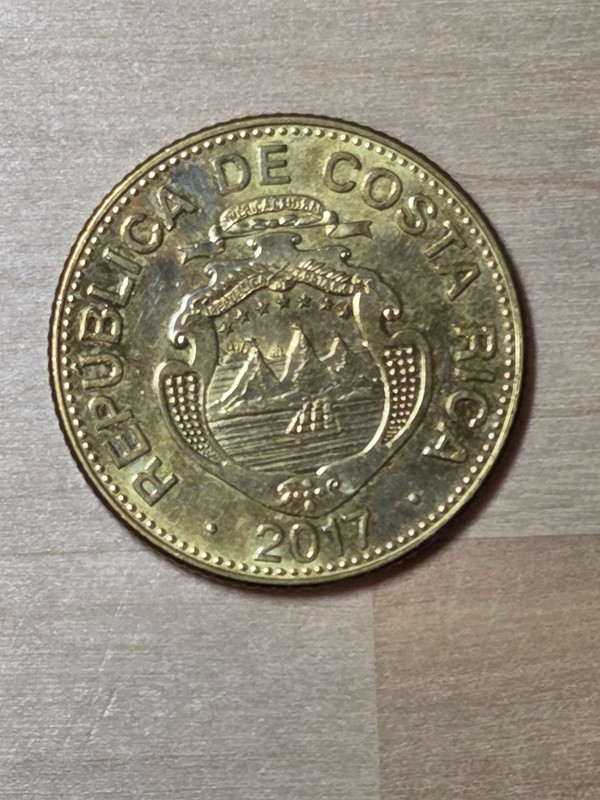 Costa Rica 100 Colones coin, 2017. KM# 240a, brass plated steel. Coat of arms.