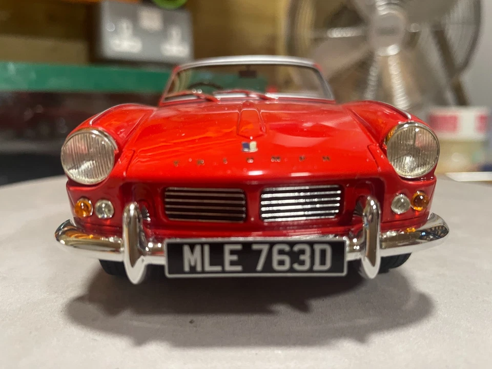 TRIUMPH Spitfire Mk2 in Signal red - Cult Scale 1:18 - Image 2 of 4