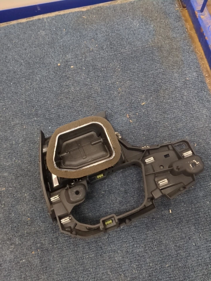 AUDI A5 8W S5 A4 S4 B9 ПЕРЕДНЯЯ ПРИБОРНАЯ ПАНЕЛЬ СО СТОРОНЫ ВОДИТЕЛЯ ВЕНТИЛЯЦИОННОЕ ОТВЕРСТИЕ 8W2820902 - Изображение 2 из 2