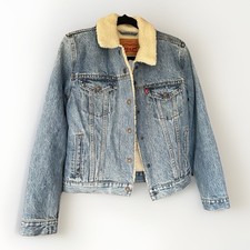 RARE Levi  s Sherpa Lined Trucker Jean Jacket Coat Silver Studs Womens Sz S