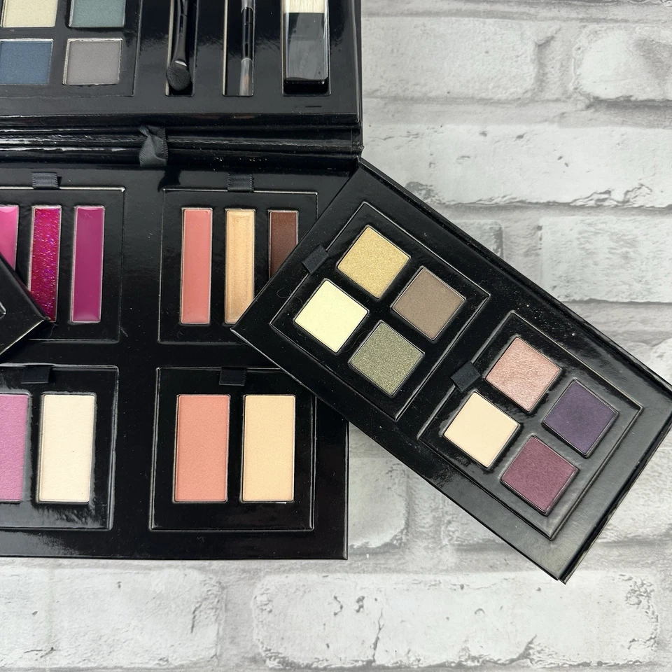 AVON Mega Mix 'n Go Palette 24 Eyeshadow 9 Lip Glosses 2 Blushes 2 Highlighters - Image 3 of 4