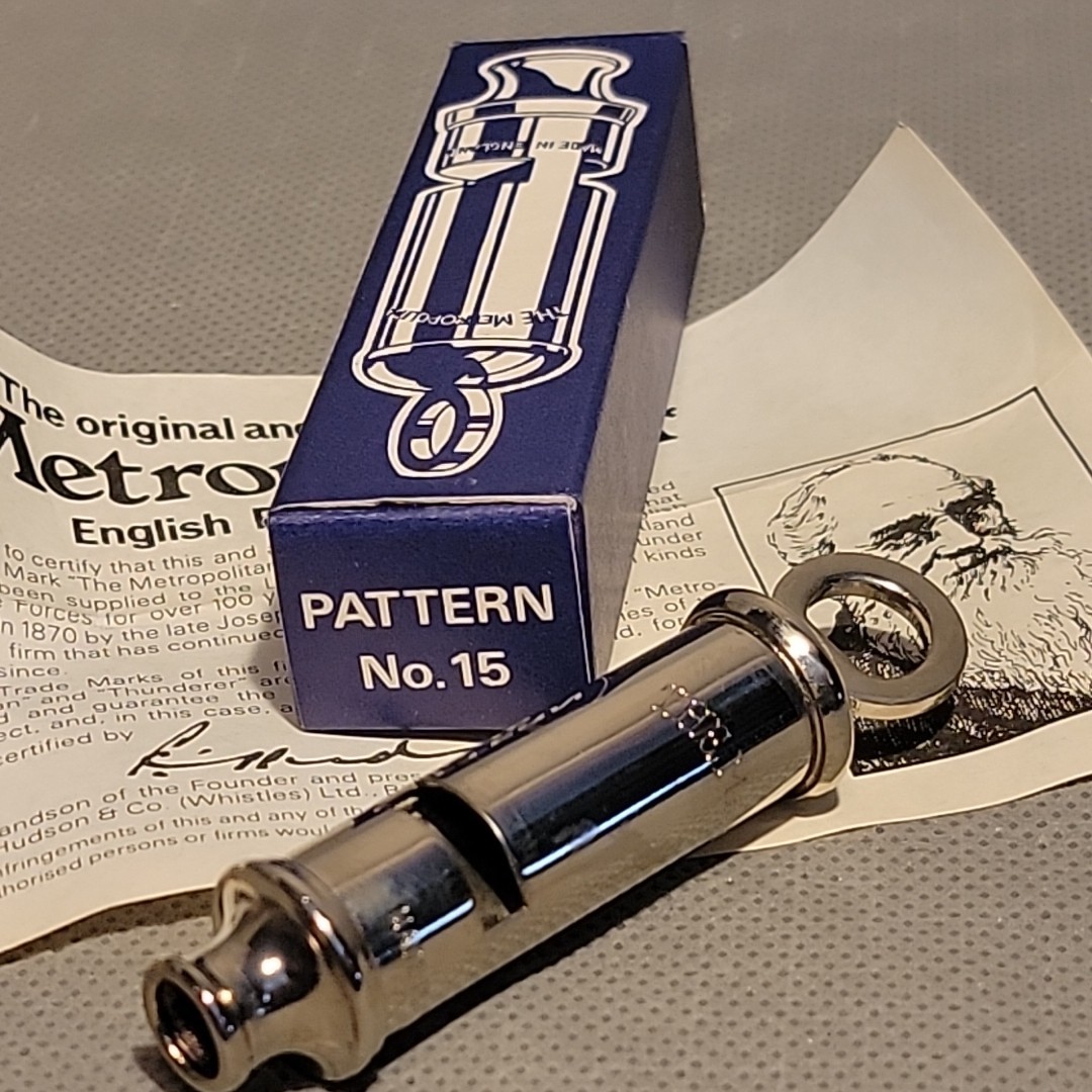 New Authentic British The Metropolitan Police Chrome-Plated Key