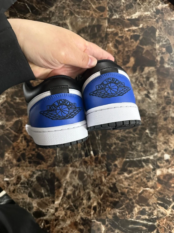 NUEVO, NUNCA USADO AIR JORDAN 1 BAJO NEGRO/BLANCO JUEGO ROYAL EE. UU. TALLA 9 Foto 4 de 4