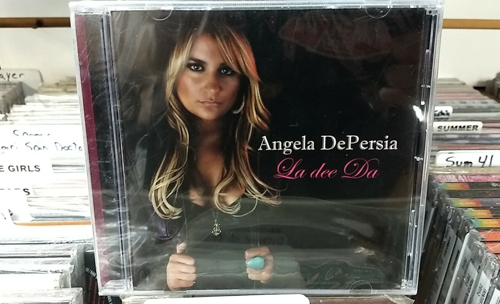 ANGELA DEPERSIA - LA DEE DA - CD - БЕСПЛАТНАЯ ДОСТАВКА - НОВЫЙ/ЗАПЕЧАТАННЫЙ