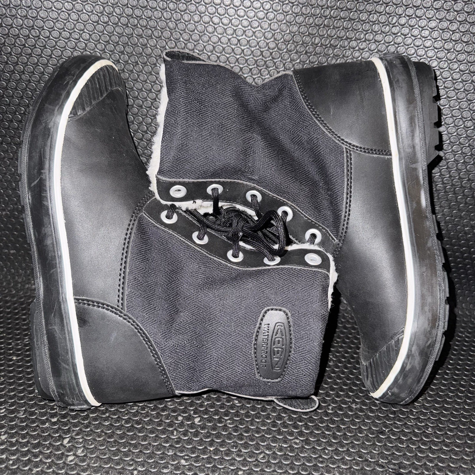 Stivali invernali impermeabili KEEN Elsa foderati sherpa nero bianco donna taglia 7