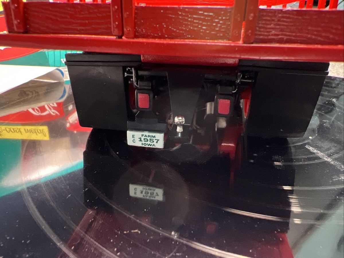 ERTL 1957 COCA- COLA Delivery Stake Truck Vending Machines,Dolly