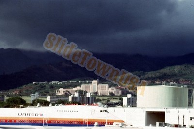 Vintage 35mm Kodachrome Slide United Airlines Plane Hawaii Airport Scene X-5571