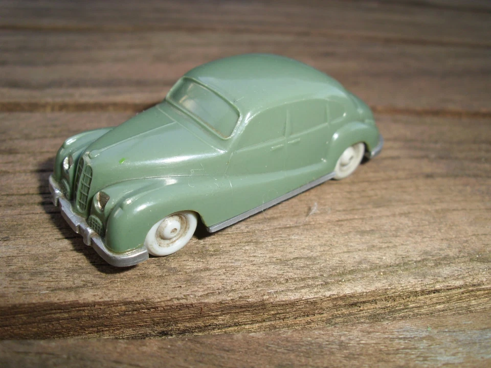 Wiking 1:87 HO unverglast, BMW 501 Barockengel 1954 (19) Saure 134 resedagrün