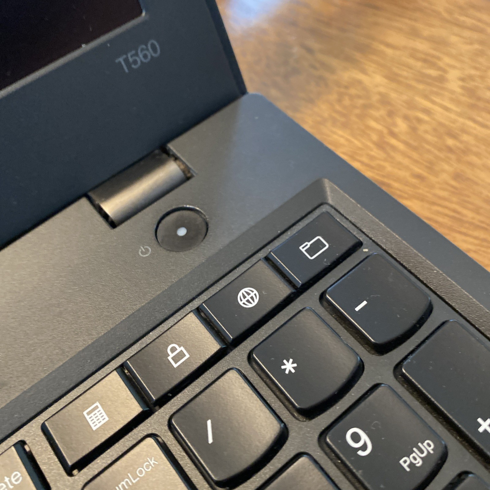 Lenovo ThinkPad T560, 15.6-Inch Laptop, with Intel Core i5-6300U, 256 GB SSD (Solid State Drive), Windows 11 Pro