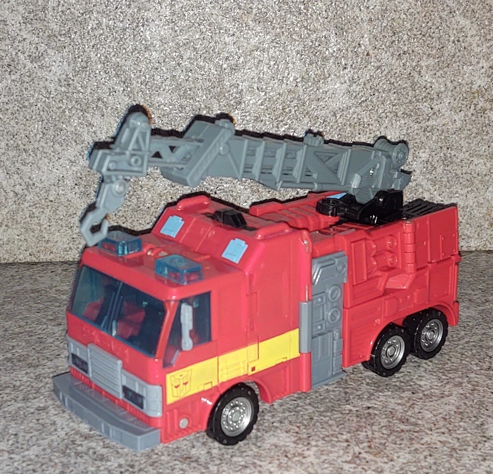 Transformers Evac Squad Protectobot HOT SPOT Complete Voyager aoe - Image 2 of 3